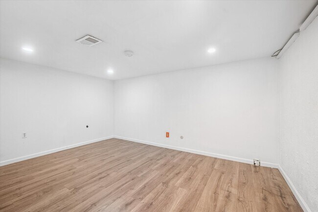 Building Photo - 1050 S Monaco St Pkwy