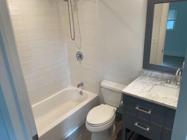 Building Photo - 1611 Treemont Ave