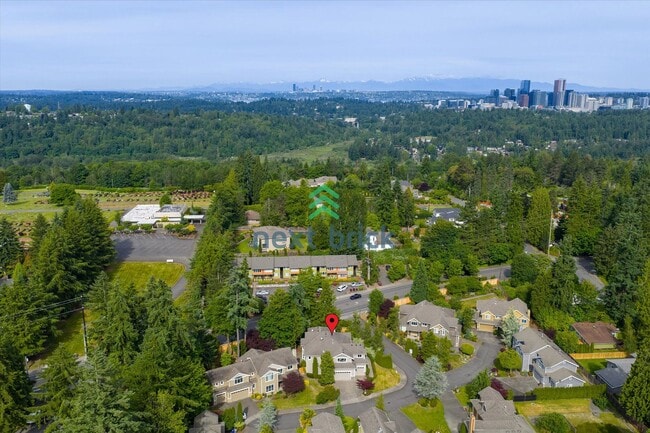 Building Photo - Spacious Home in Desirable Bellevue Neighb...