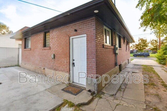 Building Photo - 1955 S W Temple St