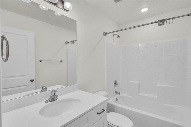 Building Photo - MODERN 3-BEDROOM TOWNHOME IN DESERT COLOR ...