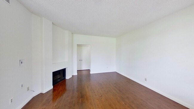 Building Photo - **Move-In Special!!** Dual-Master 2 Bed 2 ...