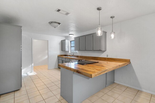 Building Photo - Horse Property