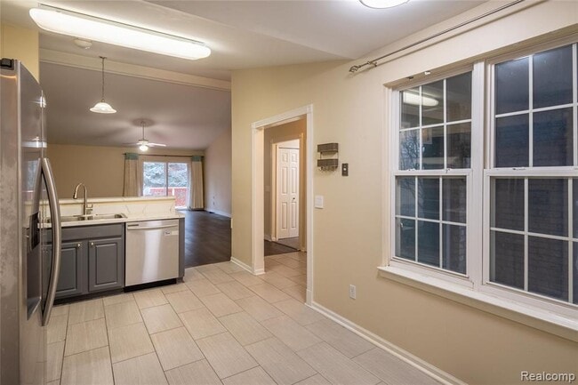 Building Photo - 41063 Millbrook Dr