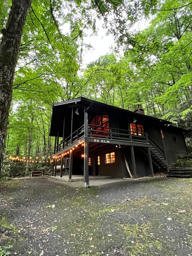 Building Photo - 59 Elm Dr