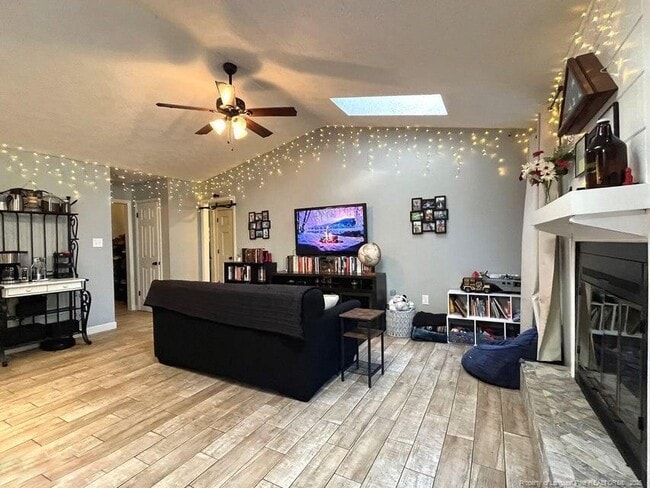 Building Photo - 627 Dowfield Dr