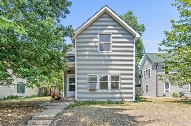 Primary Photo - 2314 2nd St NE