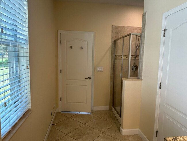Building Photo - Beautiful 4/3.5 home located in Independence Signature Lakes Community of Winter Garden!