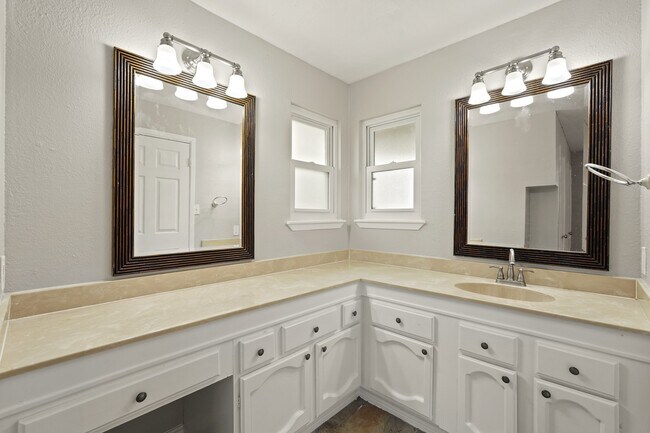 Building Photo - 5834 Fallengate Dr
