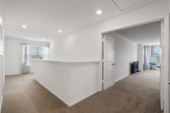 Building Photo - 1208 Ravenside Cove