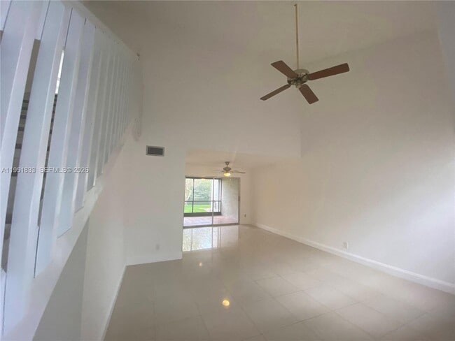 Building Photo - 654 Woodgate Cir