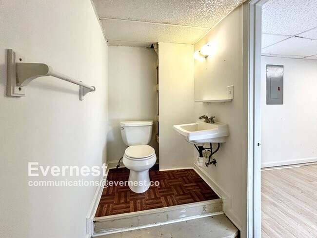 Building Photo - Beautiful 4-Bedroom Home with Modern Comforts / Pet-Friendly / Vouchers Accepted / Available Now!