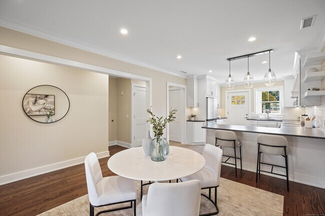 Building Photo - 31 East Ave