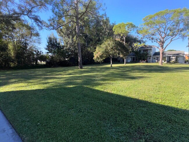 Building Photo - 4110 Maine St