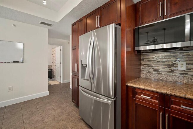 Building Photo - 435 S Oregon Ave