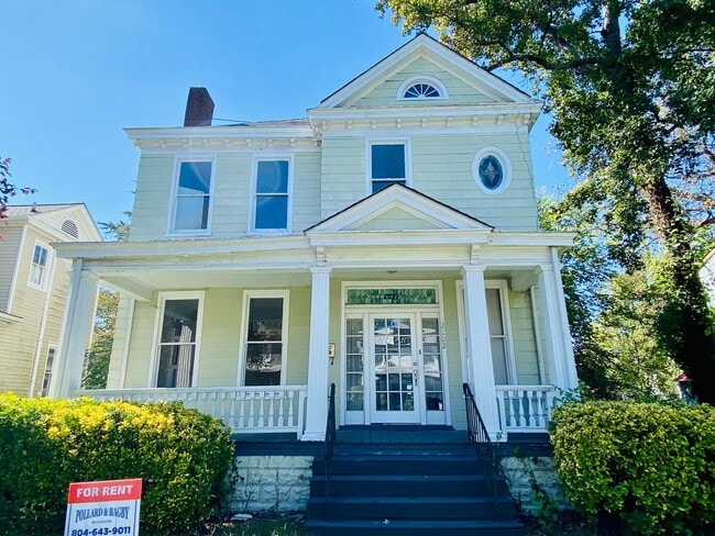 Building Photo - Gorgeous 3 bdrm/2.5 bath newly renovated h...