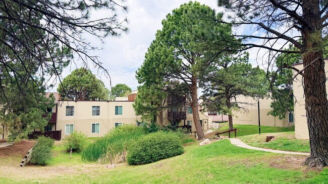Building Photo - TOTALLY REFURBISHED 2 Bed 2 Bath Condo in Woodstream Falls. NEW Paint NEW Carpet & Flooring. Spac...