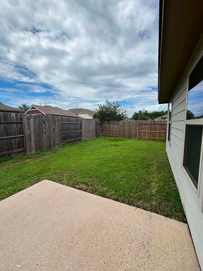 Building Photo - 1707 Hickory Burl Ln