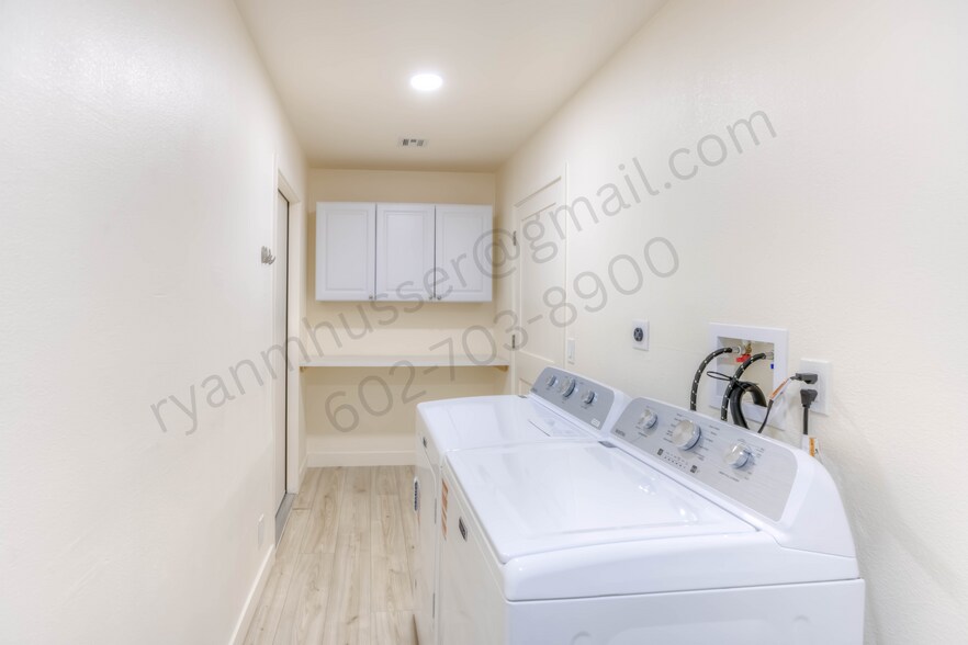 Building Photo - 6821 E 4th St