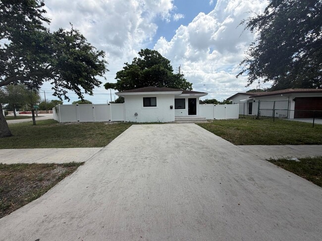 Building Photo - Tyler Street, Hollywood, FL 33024 - 3 BR 2 BA house