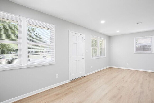 Building Photo - 603 Woodford St