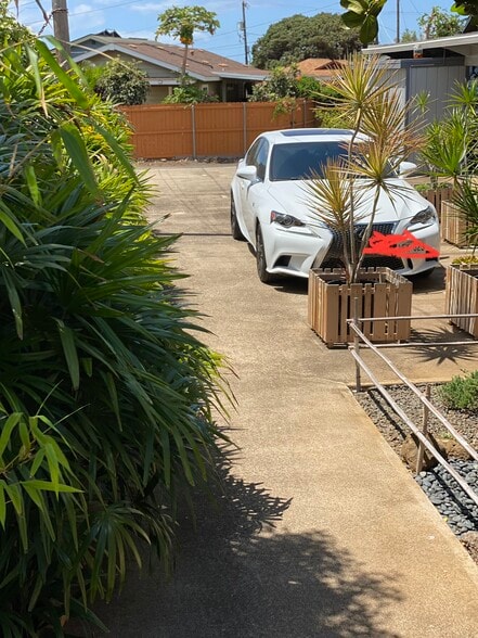 Parking for tenant, uncovered - 30 Ololi Pl