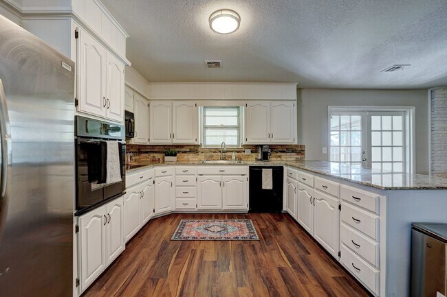 Building Photo - Turnkey Gem: Fully Furnished 5-Bedroom Home with Spacious Layout and Corner Lot!