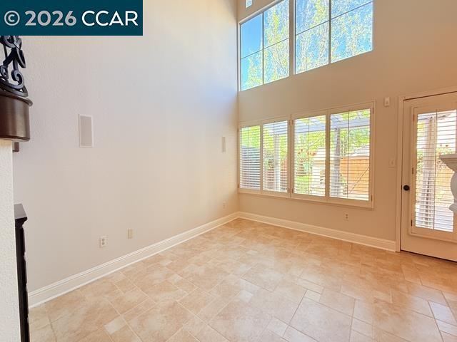 Building Photo - 6220 Lakeview Cir