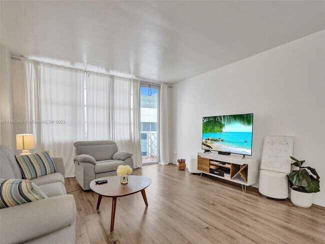 Building Photo - 3725 S Ocean Dr