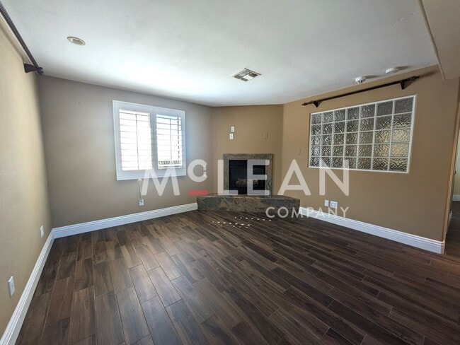 Building Photo - 511 Calle Roca