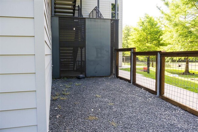 Building Photo - 2505 Thornton Rd