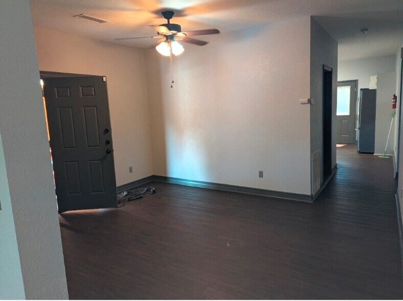 Building Photo - 723 S 33rd St