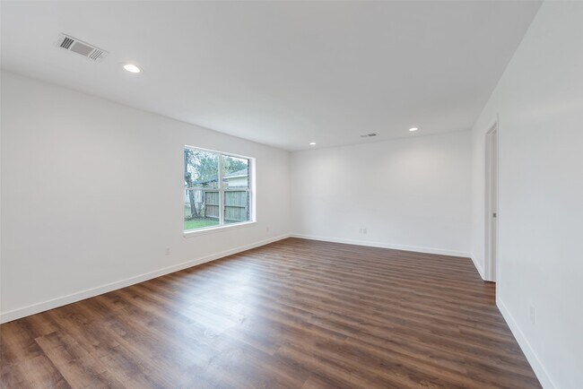 Building Photo - 11703 N Perry Ave