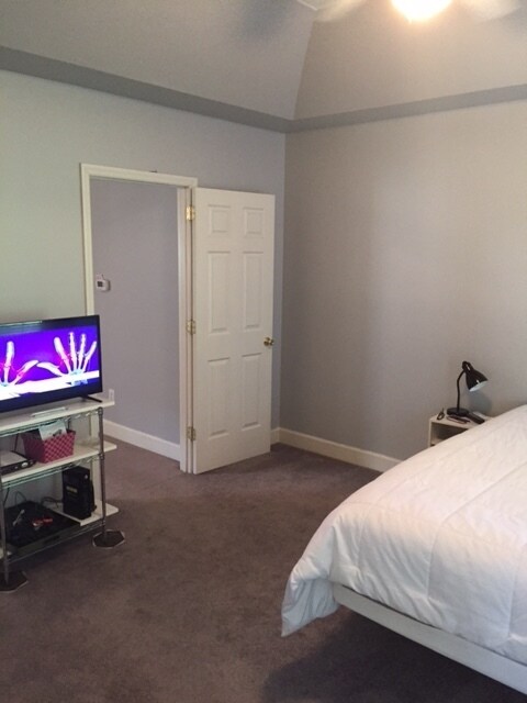 Building Photo - 3 bedroom, 2 bath home in Falcon Creek Subdivision