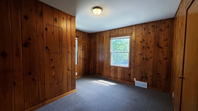 Building Photo - Charming In-Town Rental – Close to Downtow...
