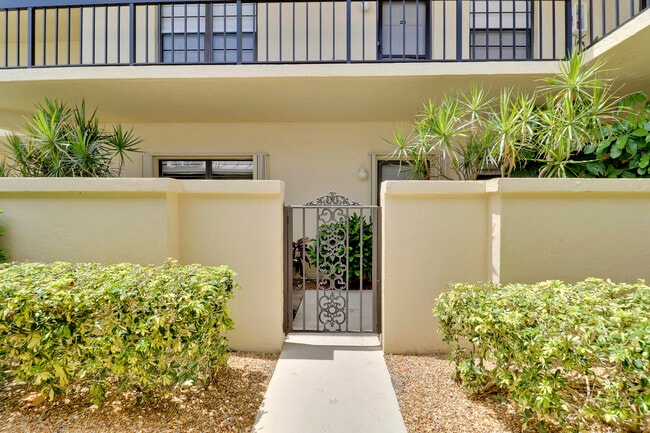 Building Photo - 275 S Beach Rd