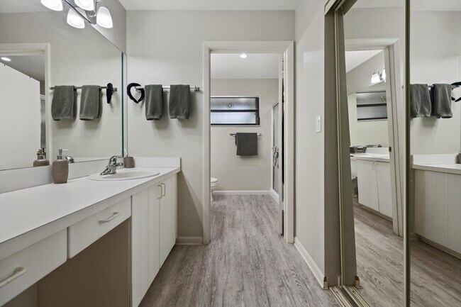 Building Photo - 2482 Bedford Mews Dr