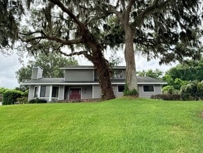 Building Photo - Large and Stunning 2700sqft Newly Renovated 3BR 3BTH!