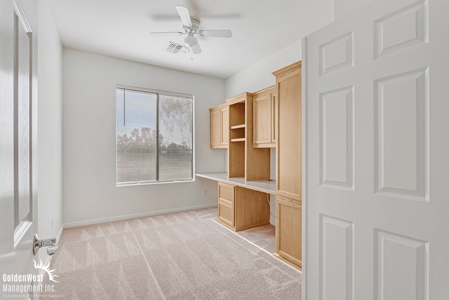 Building Photo - Gorgeous 2Bdm 2Ba Home with Golf-Course Vi...