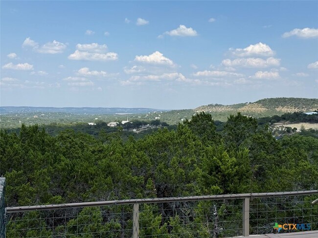 Building Photo - 901 Madrona Dr