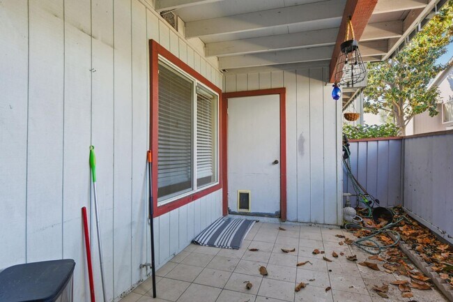 Building Photo - 84 Rancho Dr