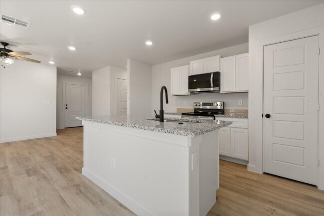 Building Photo - Beautiful New Build Home in Cypress Ranch!