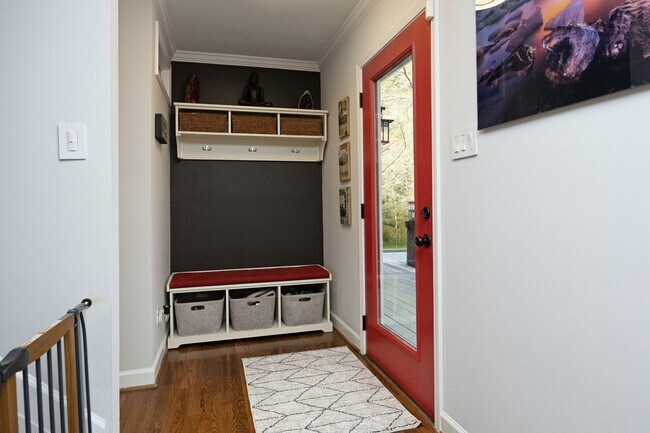 Building Photo - Beautifully renovated large home in CHCCS school district! Available mid-June!