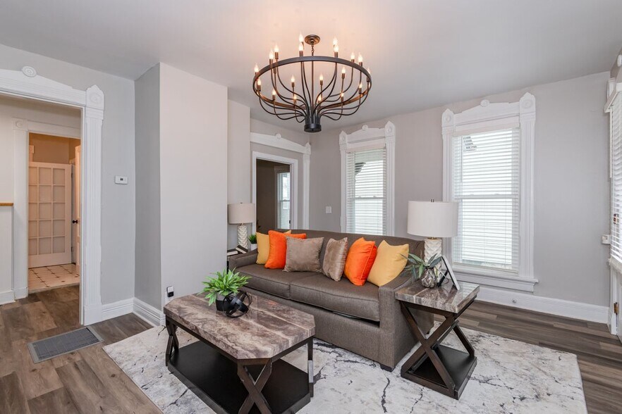 Building Photo - 130 Mound St