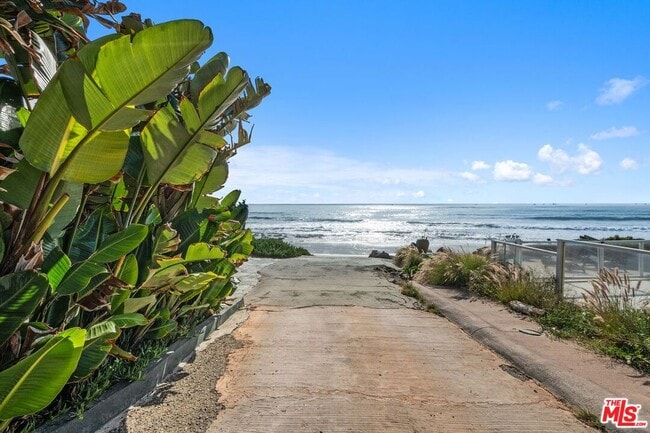 Building Photo - 11834 Pacific Coast Hwy