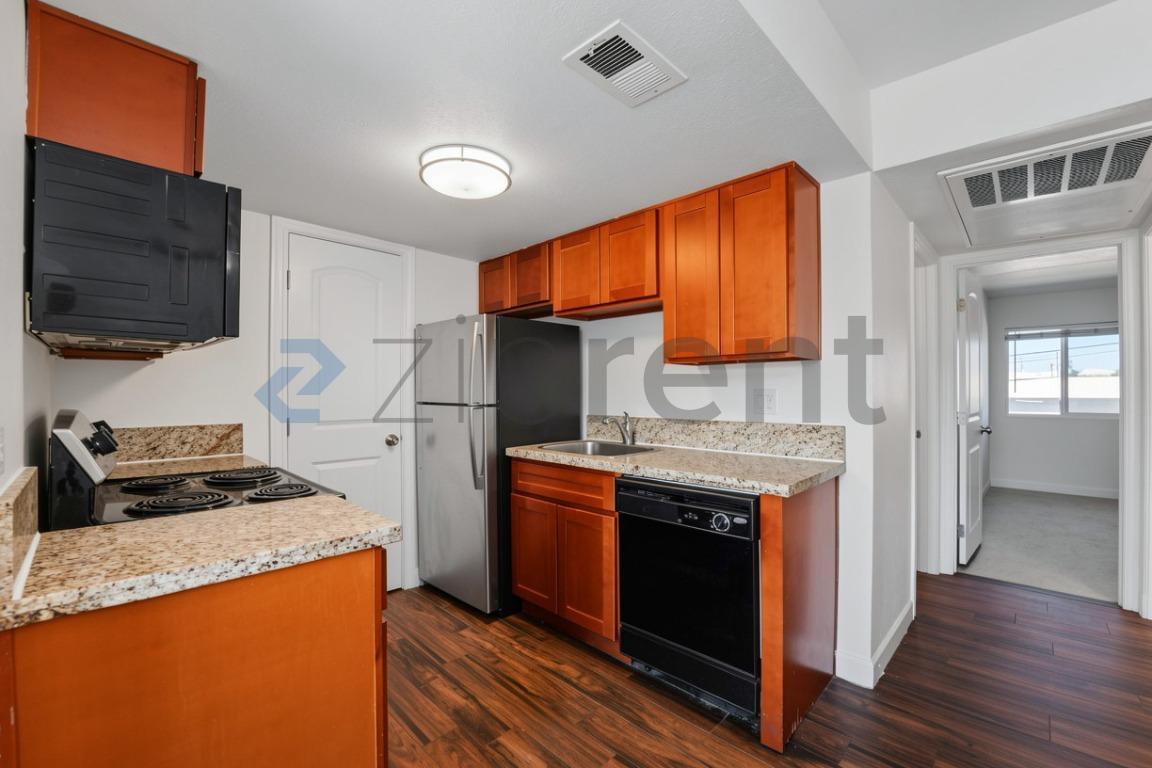 Building Photo - Unit B226