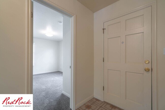 Building Photo - 3 Bedroom End Unit Home in Downtown St. Ge...