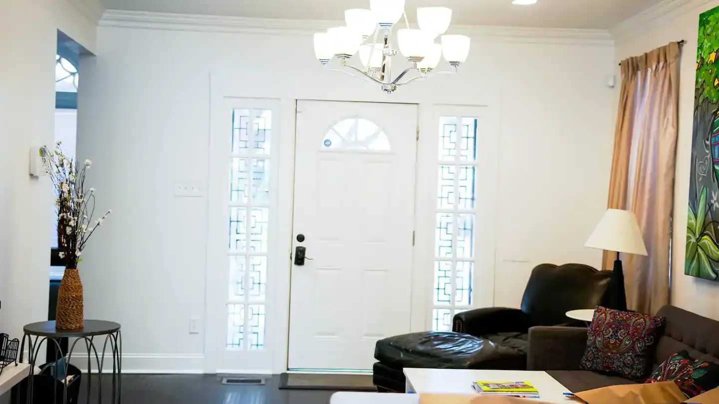 Front Entryway Into Living Room - 3415 Louisiana Avenue Pky