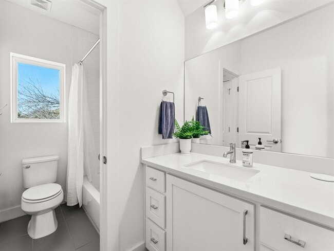 Building Photo - 3711 Garden Villa Ln