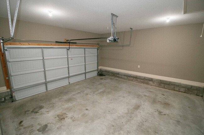 Building Photo - 2329 Spike Ct